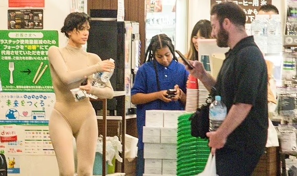 Vo Kanye West van mac ho du bi canh bao hinh anh