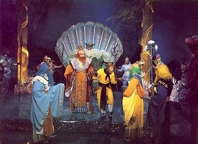 tay du ky,  luc tieu linh dong,  ton ngo khong anh 2