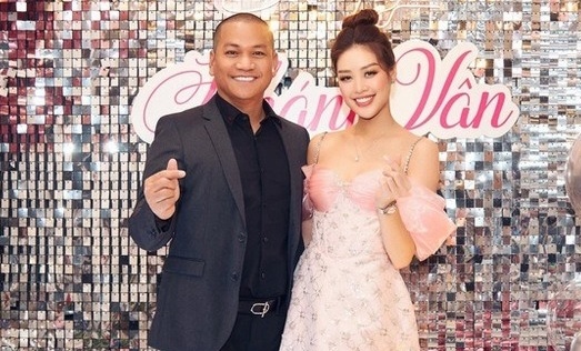 Ban trai hon 17 tuoi cua Hoa hau Khanh Van hinh anh