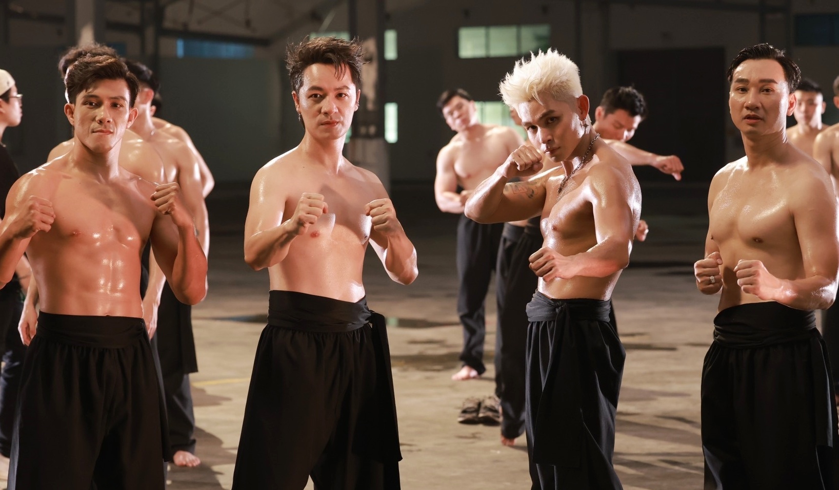 Cuoc dau khoc liet giua 3 'ong lon' nganh giai tri Viet hinh anh