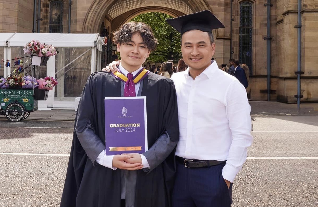 Con trai Chi Bao tot nghiep dai hoc loai gioi o Anh hinh anh