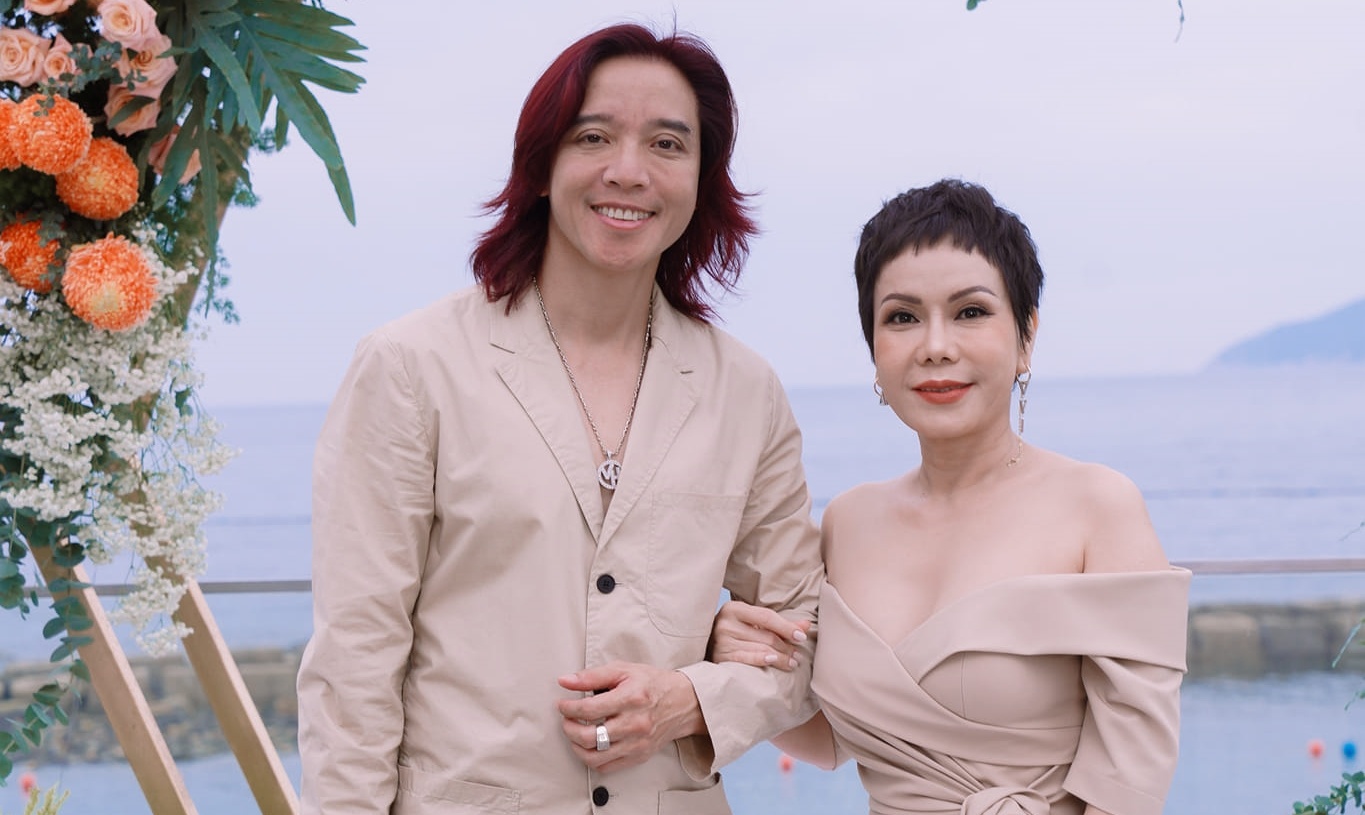 Vo chong Viet Huong to chuc tiec ky niem 18 nam gan bo hinh anh