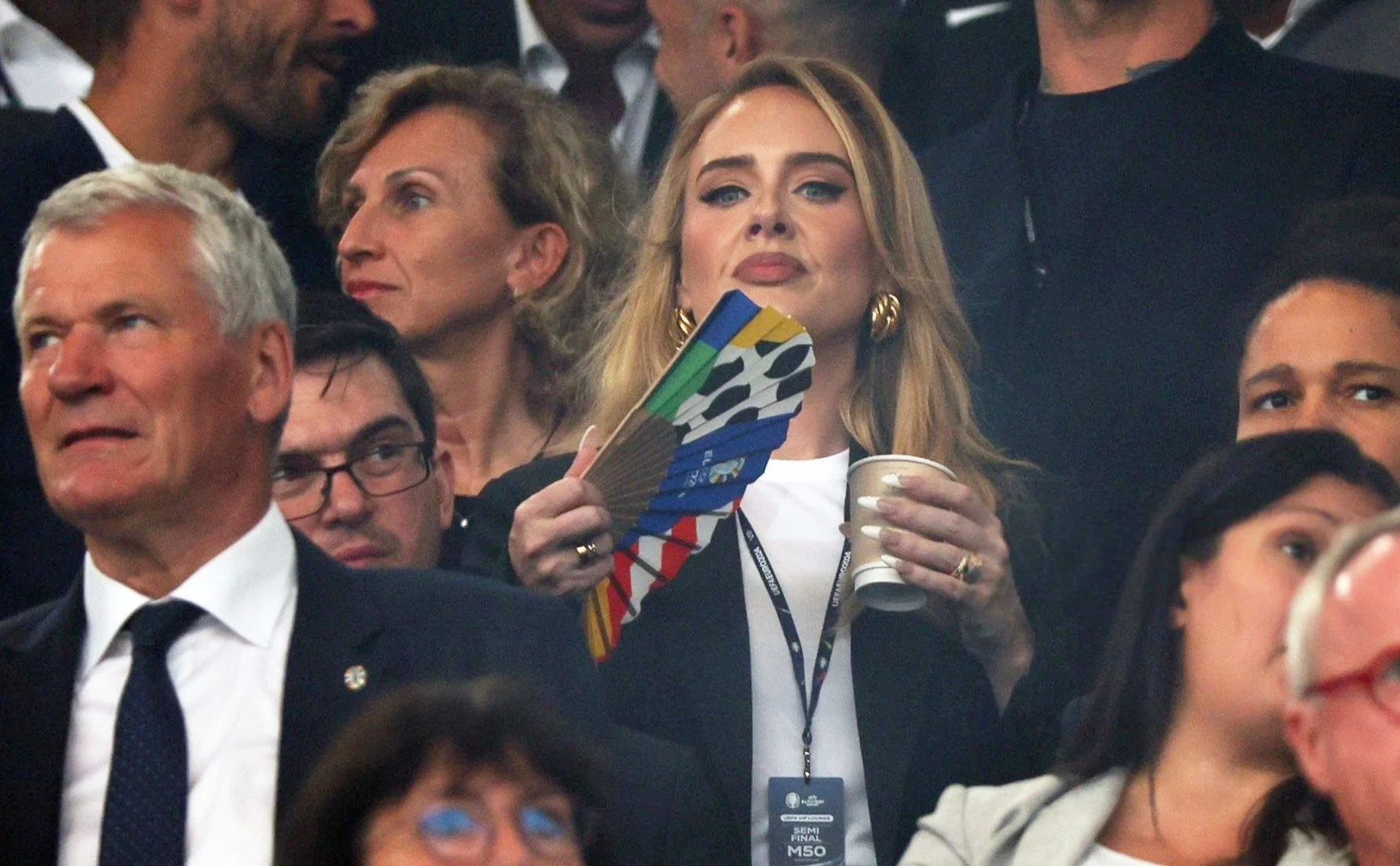 Adele phan khich khi tuyen Anh vao chung ket EURO hinh anh