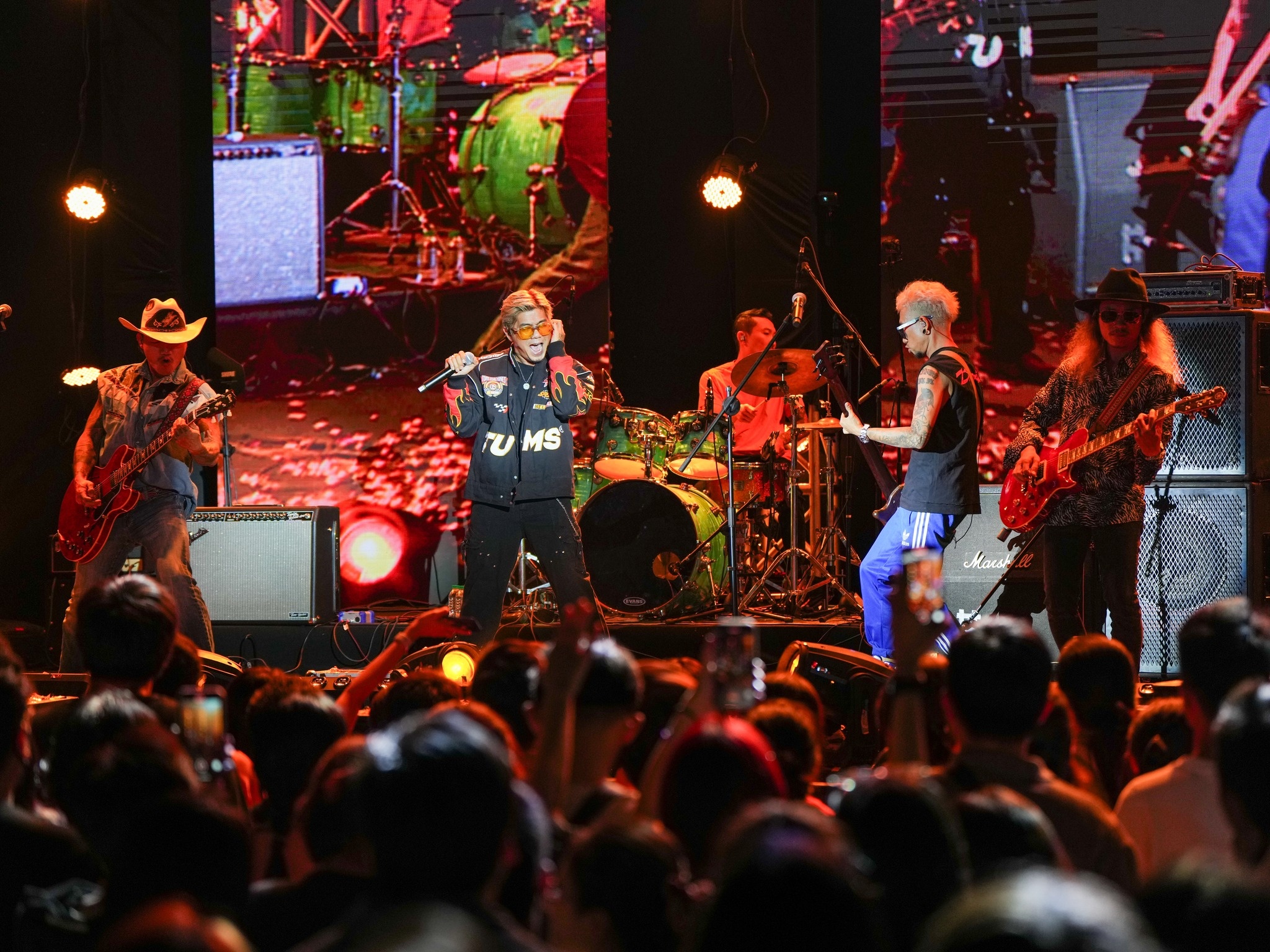 rock viet,  just rock huy show,  Hai Bot anh 1