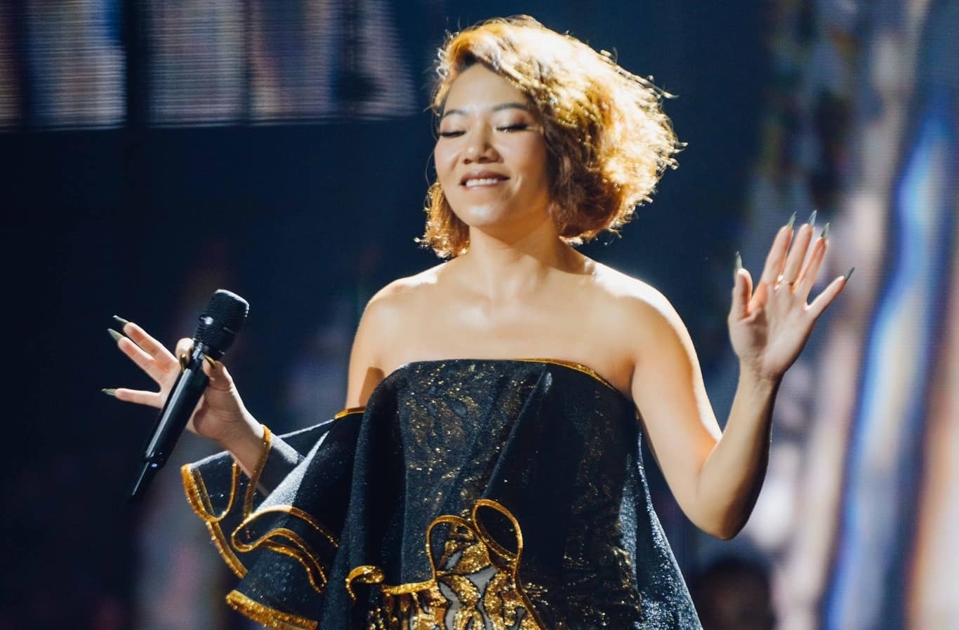 Ha Tran huy live show hinh anh