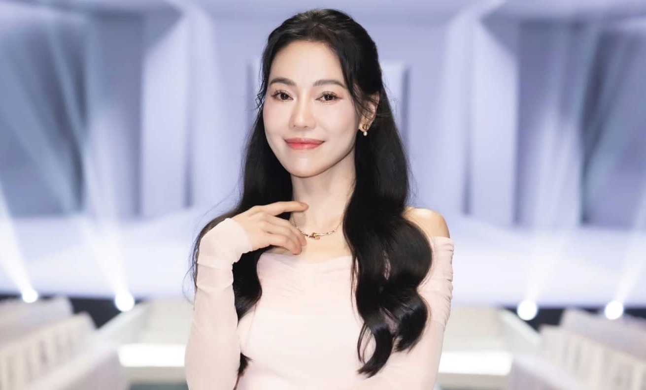 Tong giam doc Sen Vang len tieng ve bo ao dai gay tranh luan hinh anh