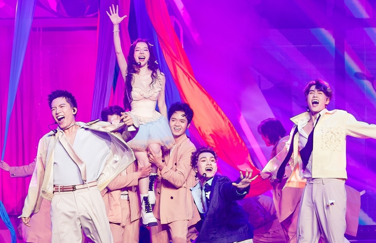 Hoang Dung noi ve ca khuc bi chinh sua o Anh trai 'say hi' hinh anh