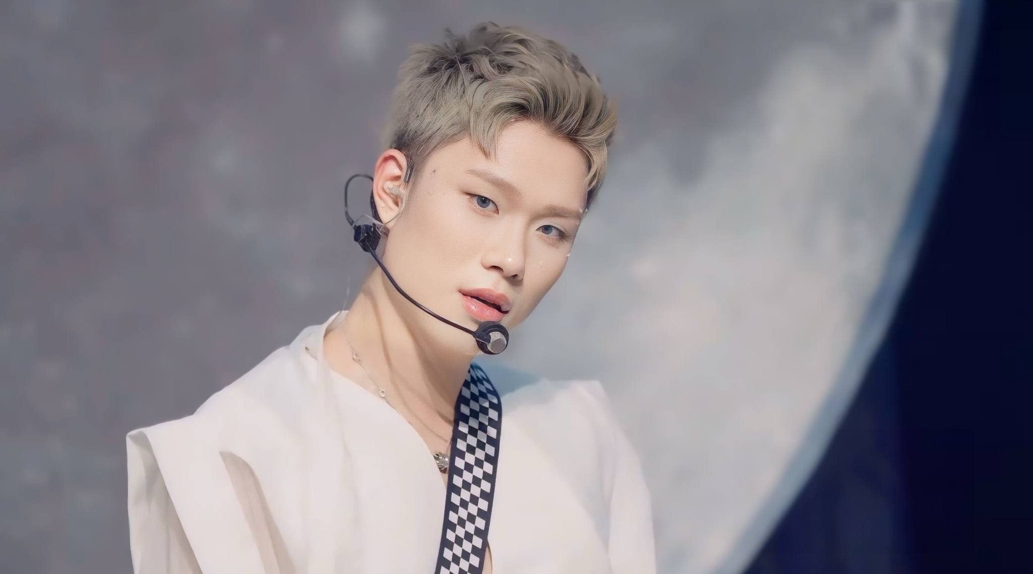 Duong Domic dang gay sot la ai? hinh anh