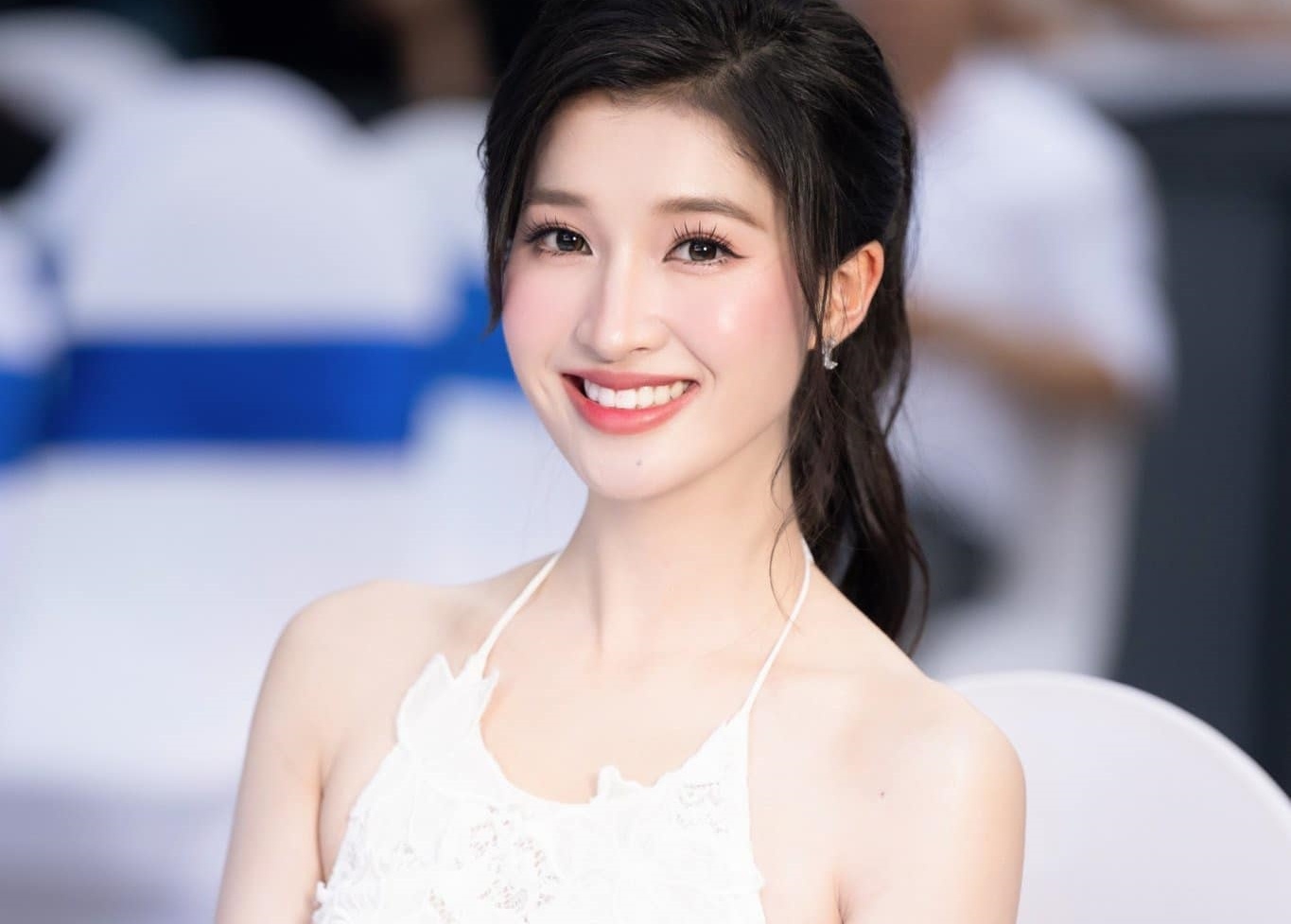 Phuong Nhi truot top 10 'Nhan sac vuot thoi gian' hinh anh