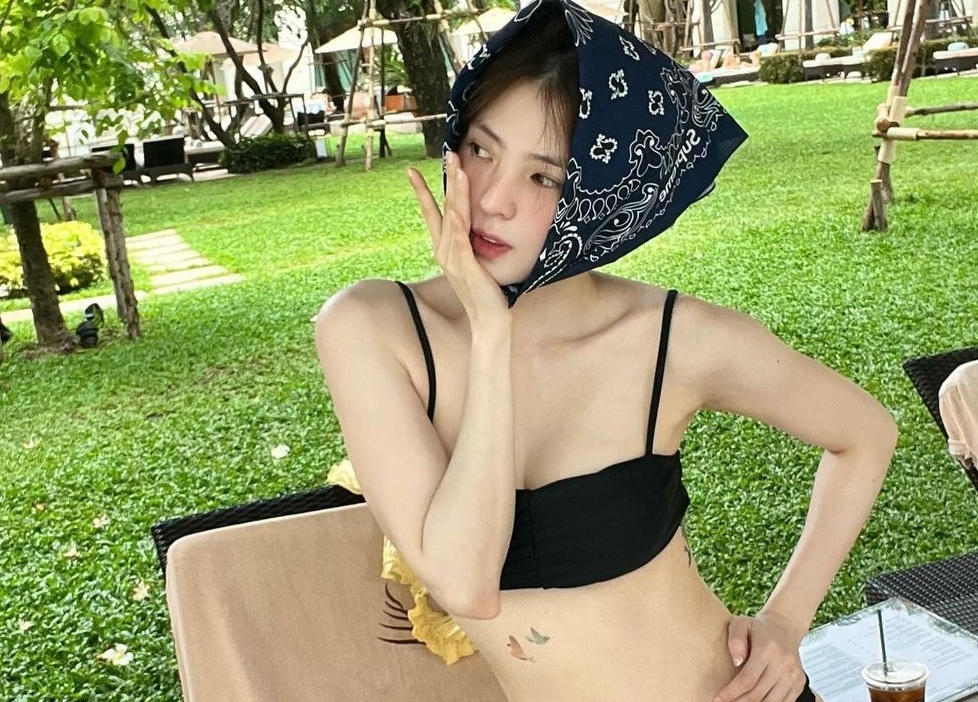 Han So Hee dien bikini gay sot hinh anh