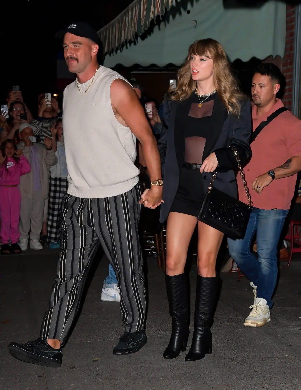 Taylor Swift,  ban trai Taylor Swift,  Travis Kelce anh 4