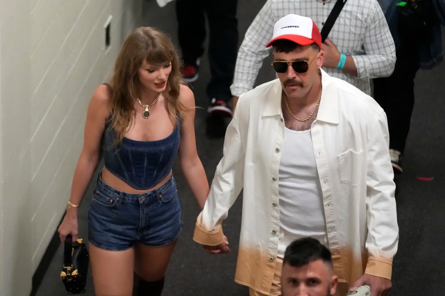 Taylor Swift,  ban trai Taylor Swift,  Travis Kelce anh 7