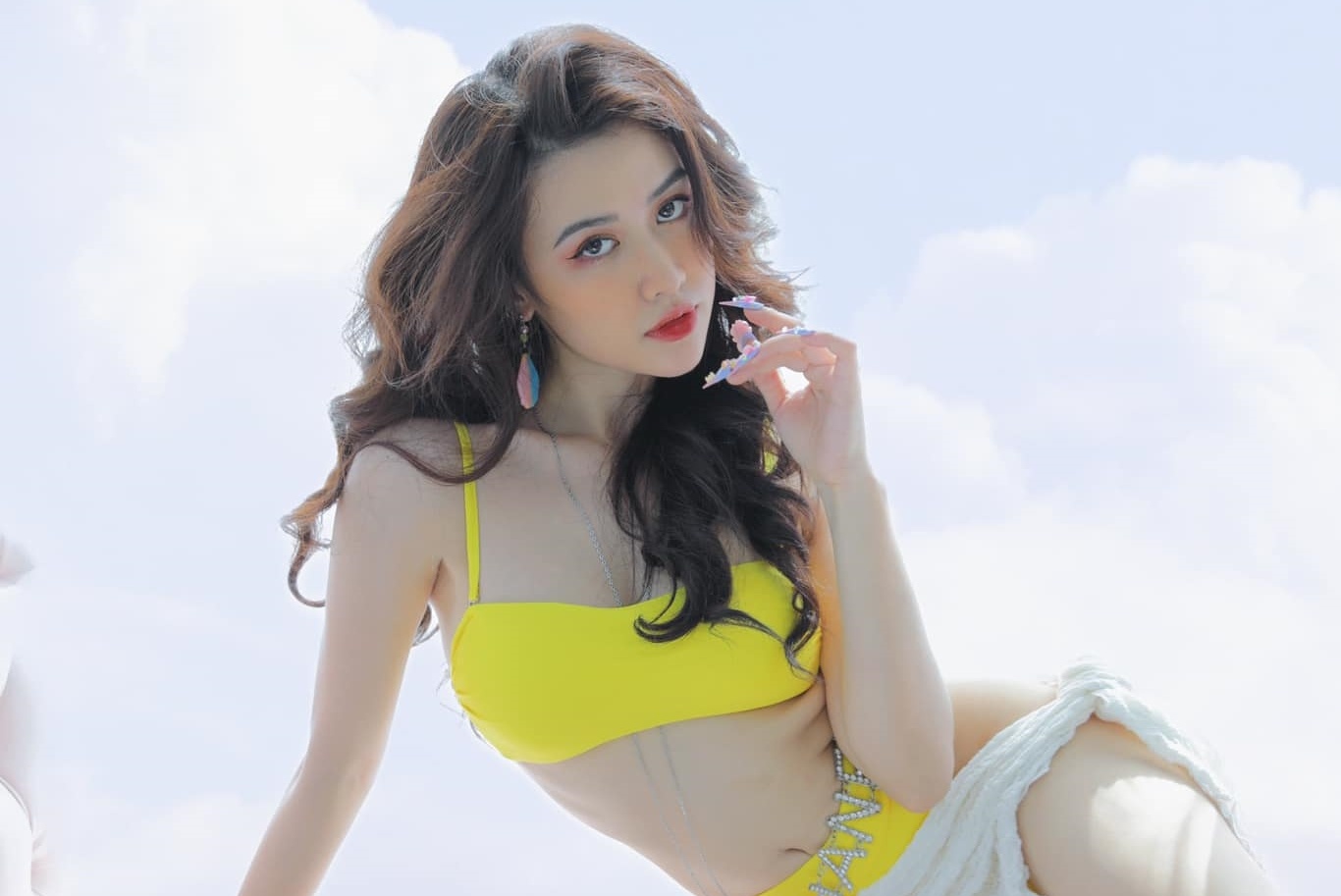 Co gai gay xao tron show hen ho hinh anh