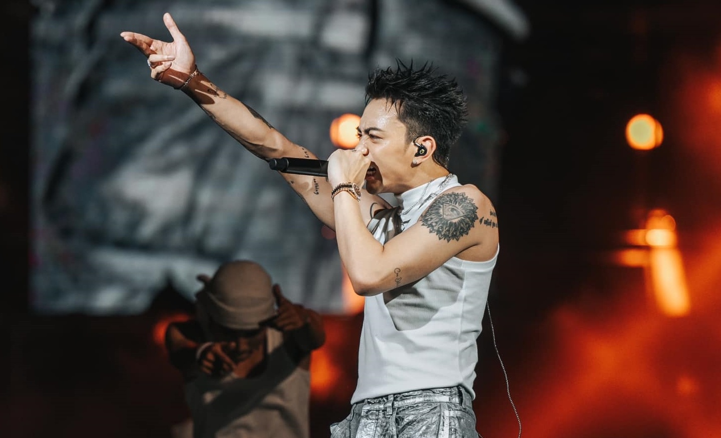 'At chu bai' cua Anh trai vuot ngan chong gai hinh anh