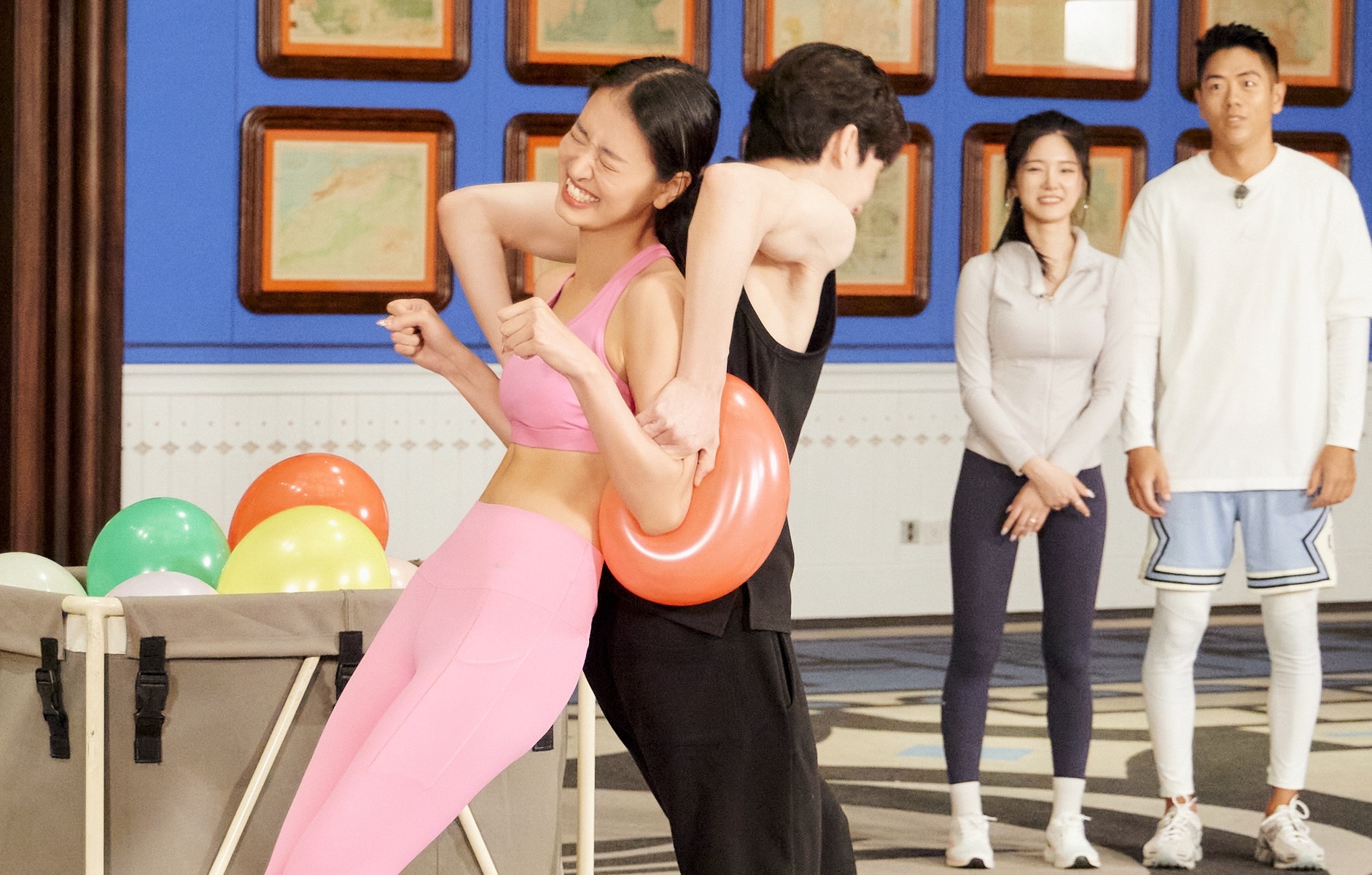 Tro choi gay tranh luan o Dao thien duong hinh anh