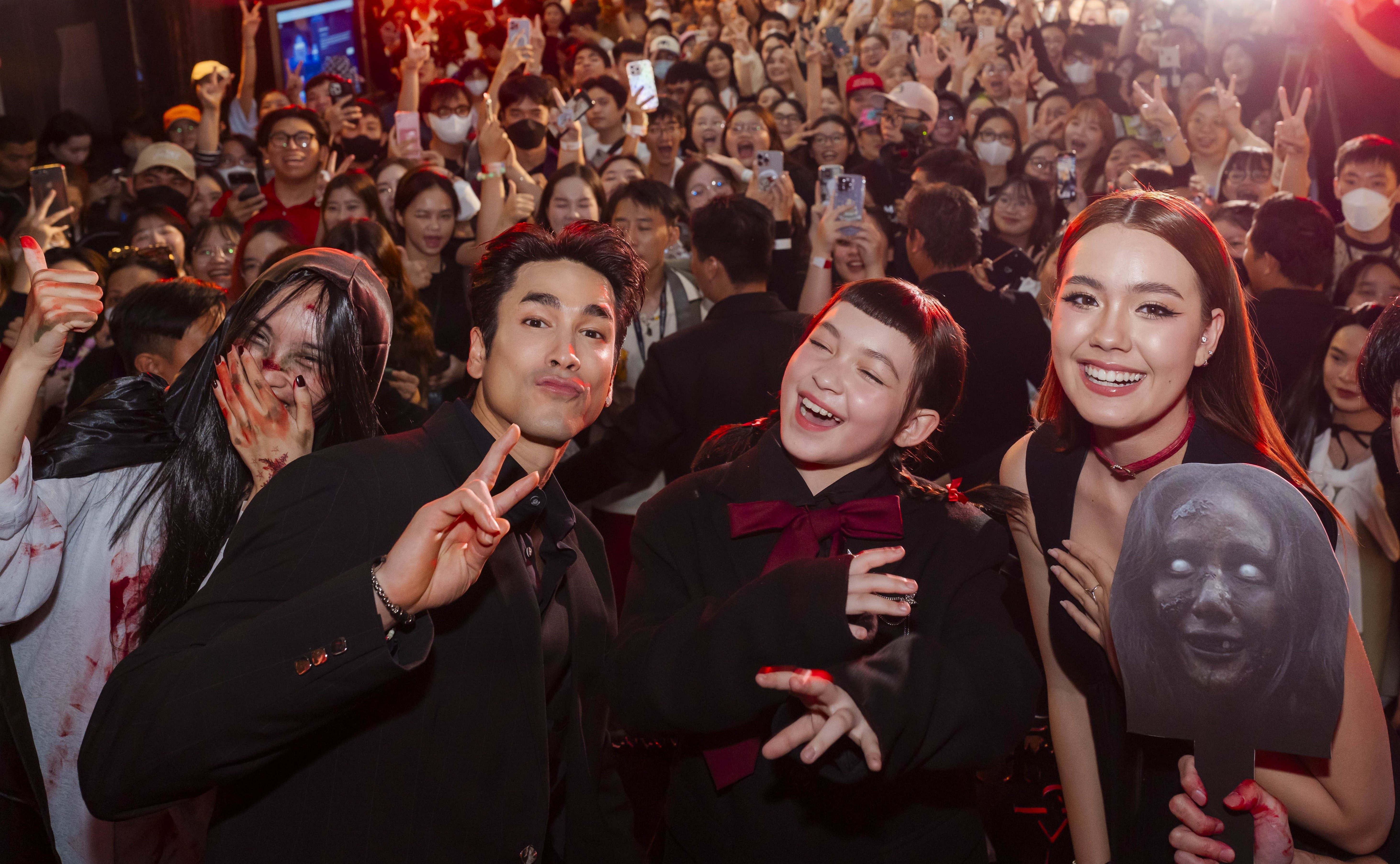 Ngoi sao hang dau Thai Lan giua vong vay fan Viet hinh anh