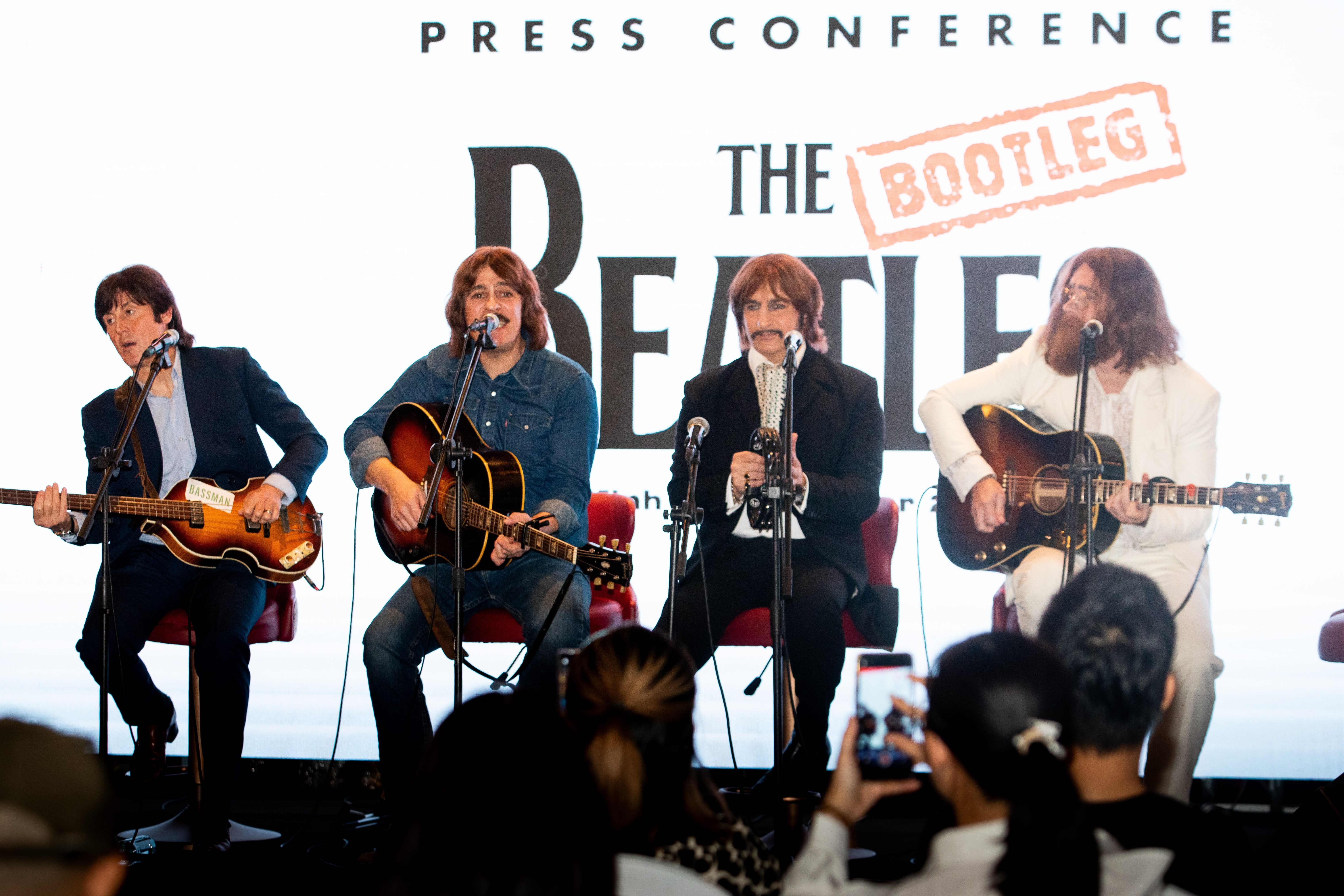 The Bootleg Beatles,  nhom The Bootleg Beatles,  Bootleg Beatles qua duong anh 1