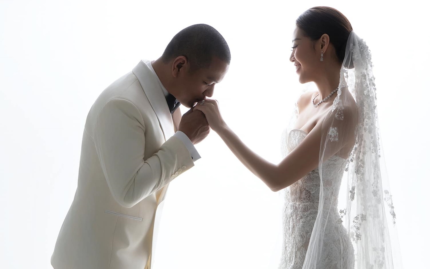 Anh cuoi cua Khanh Van va chong nhiep anh gia hinh anh