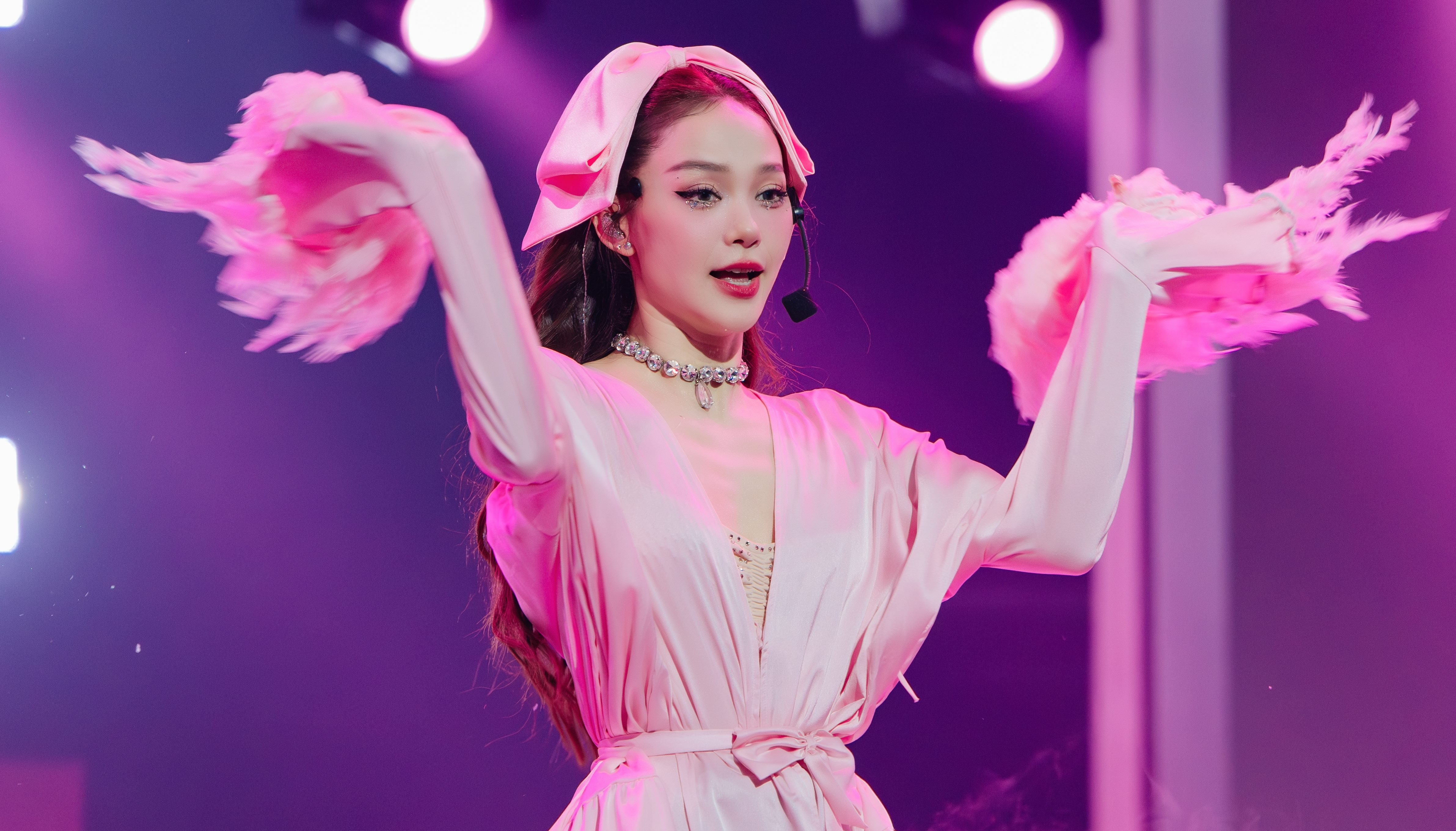 Minh Hang bi danh bai hinh anh