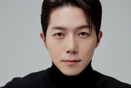 Park Min Jae qua doi o tuoi 32 hinh anh