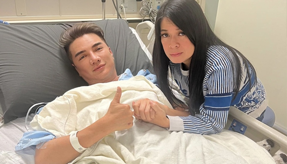 Ca si Bich Tuyen len tieng khi Dam Vinh Hung rut don kien hinh anh