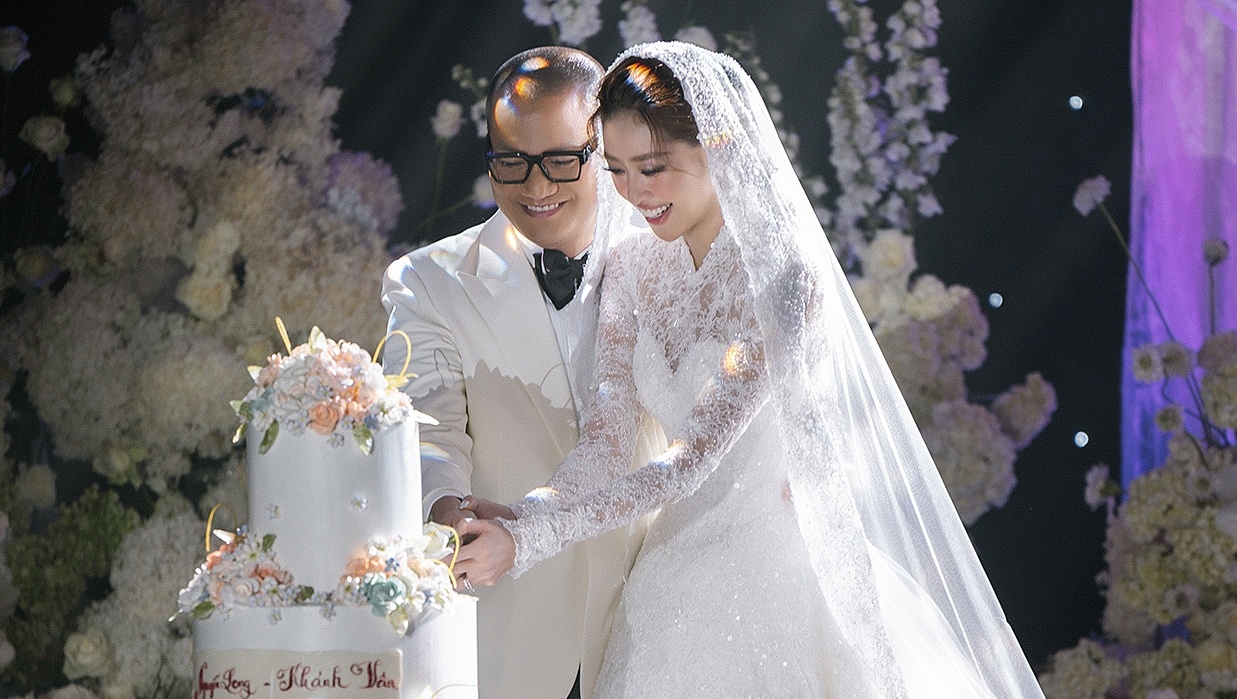 Khoanh khac xuc dong trong le cuoi Khanh Van hinh anh