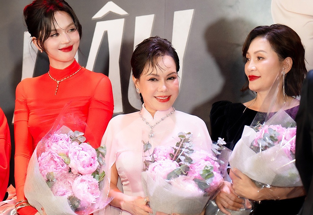 Dan sao den chuc mung Hong Dao, Ngoc Trinh hinh anh