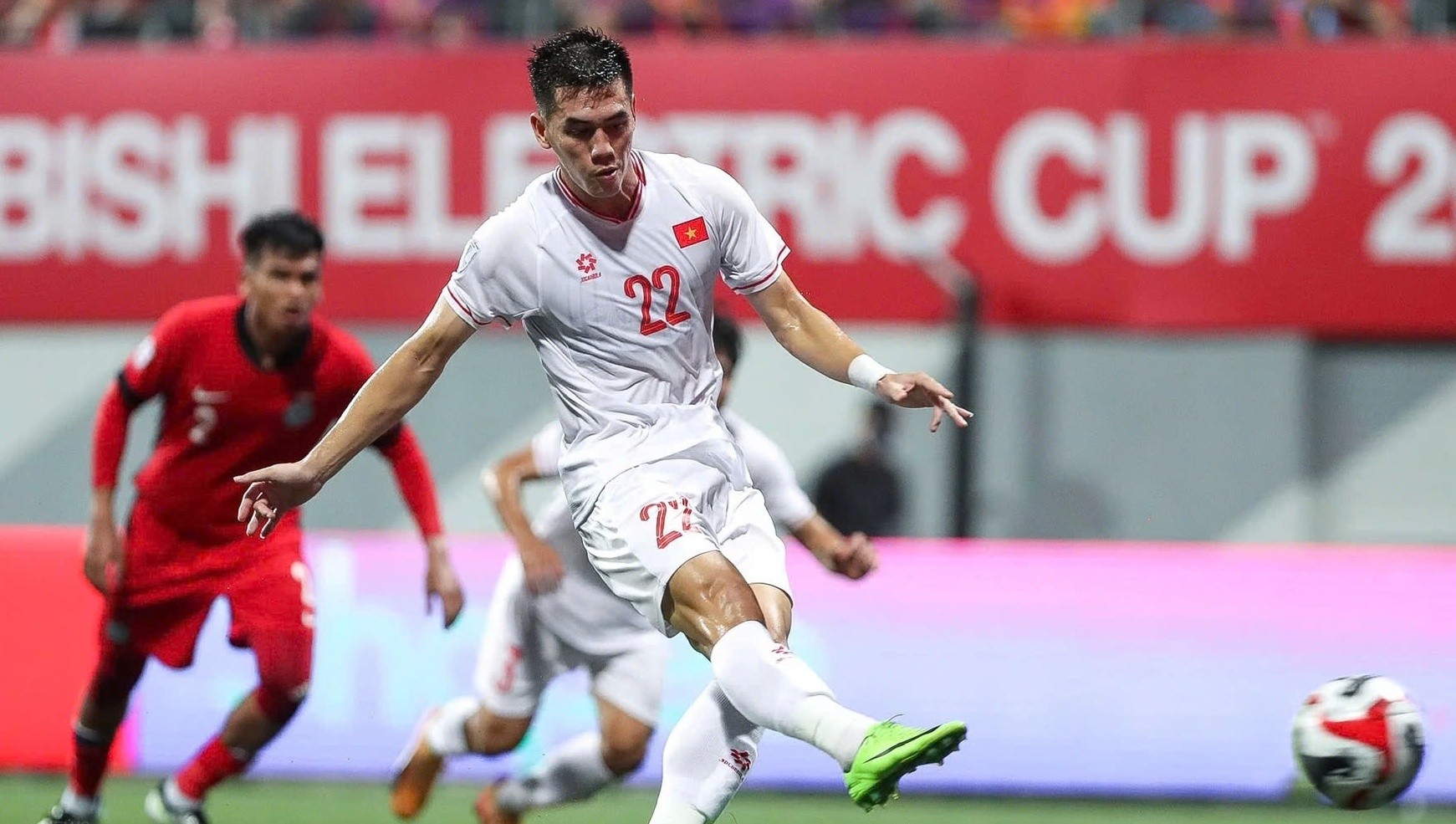 Sao Viet phan khich khi tuyen Viet Nam thang Singapore hinh anh