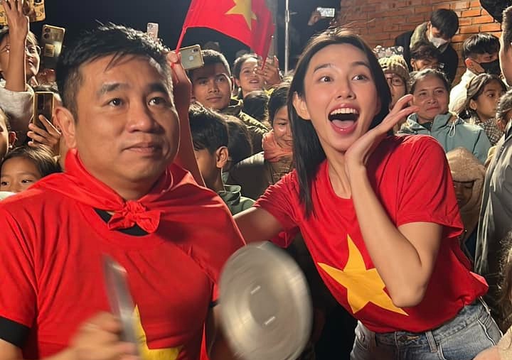 Hoang Bach, Thuy Tien co vu tuyen Viet Nam hinh anh