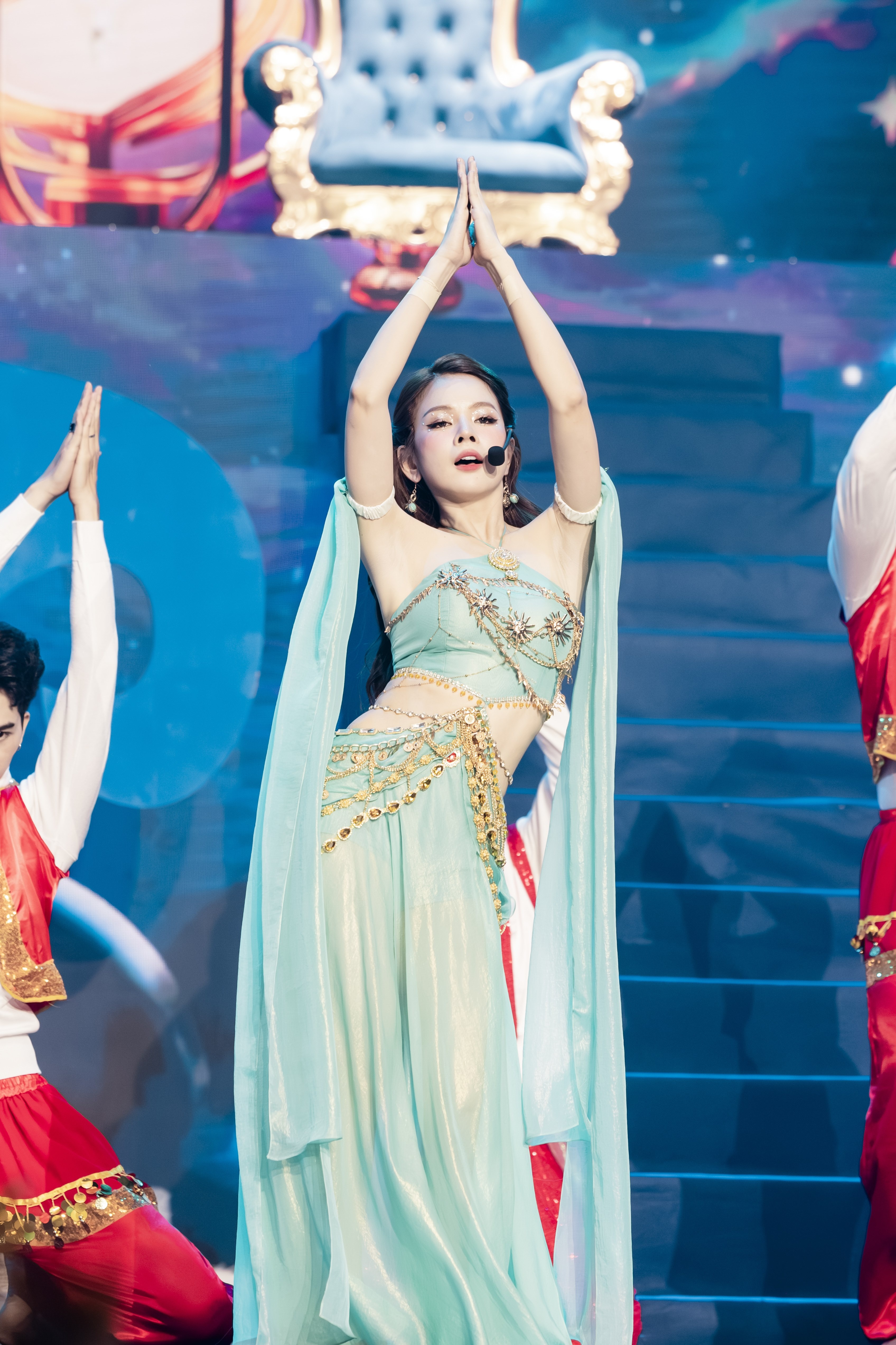Chị đẹp đạp gió 