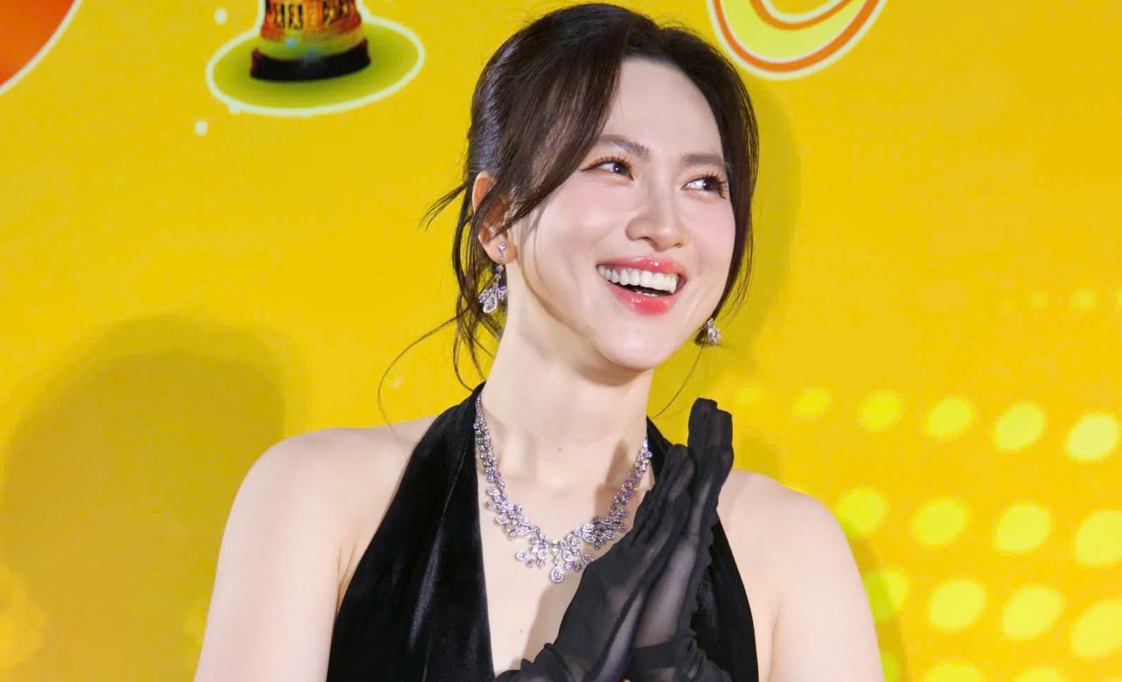 Phuong Anh Dao truot giai va tranh luan quanh Mai Vang hinh anh