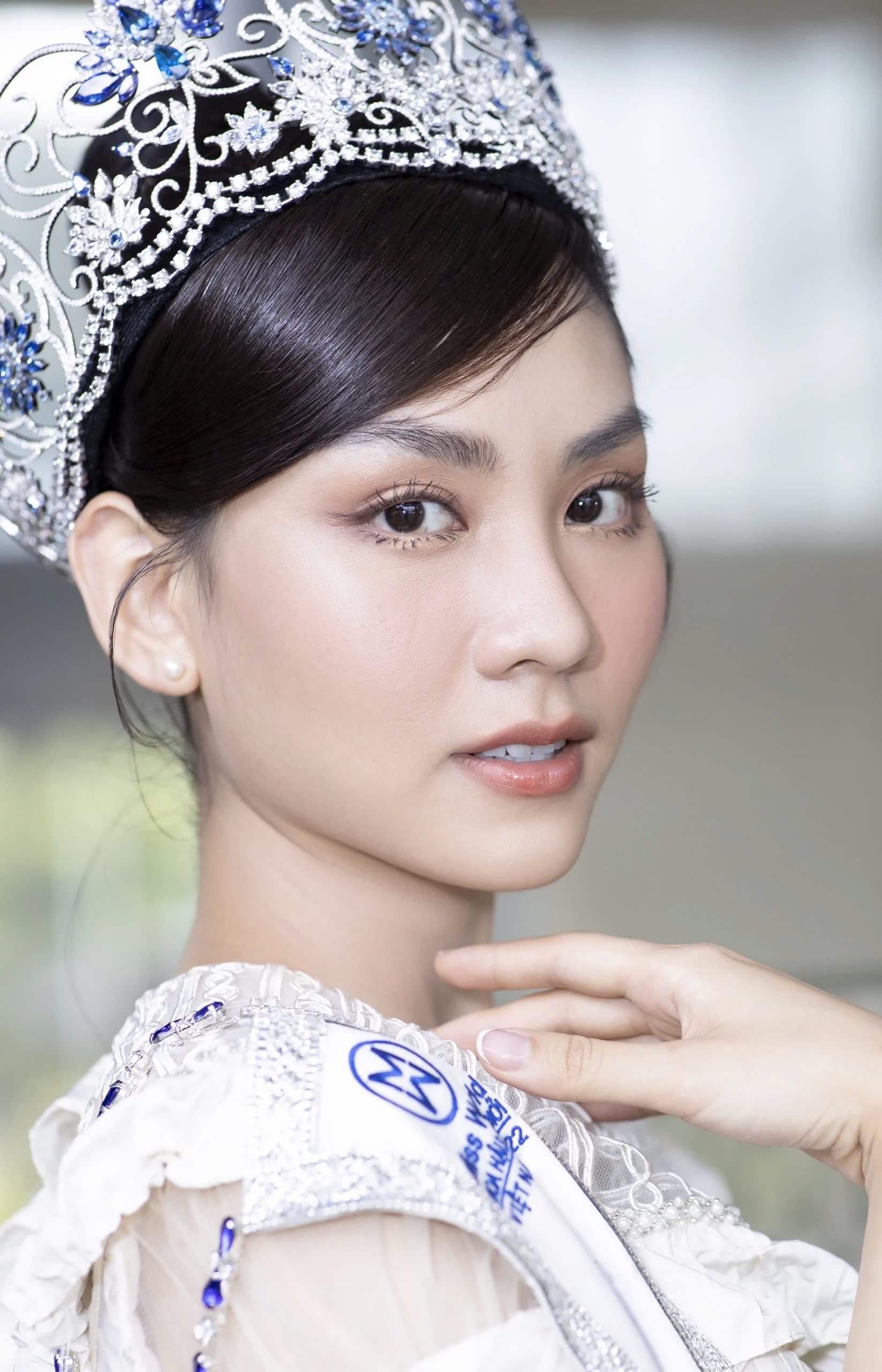 Á hậu Phương Nhi