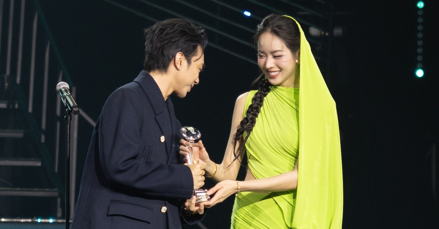 Khoanh khac Soobin nam tay Thanh Thuy lam lu mo Lan song xanh hinh anh