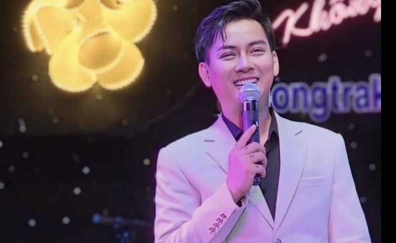 Hoai Lam xin loi khan gia hinh anh