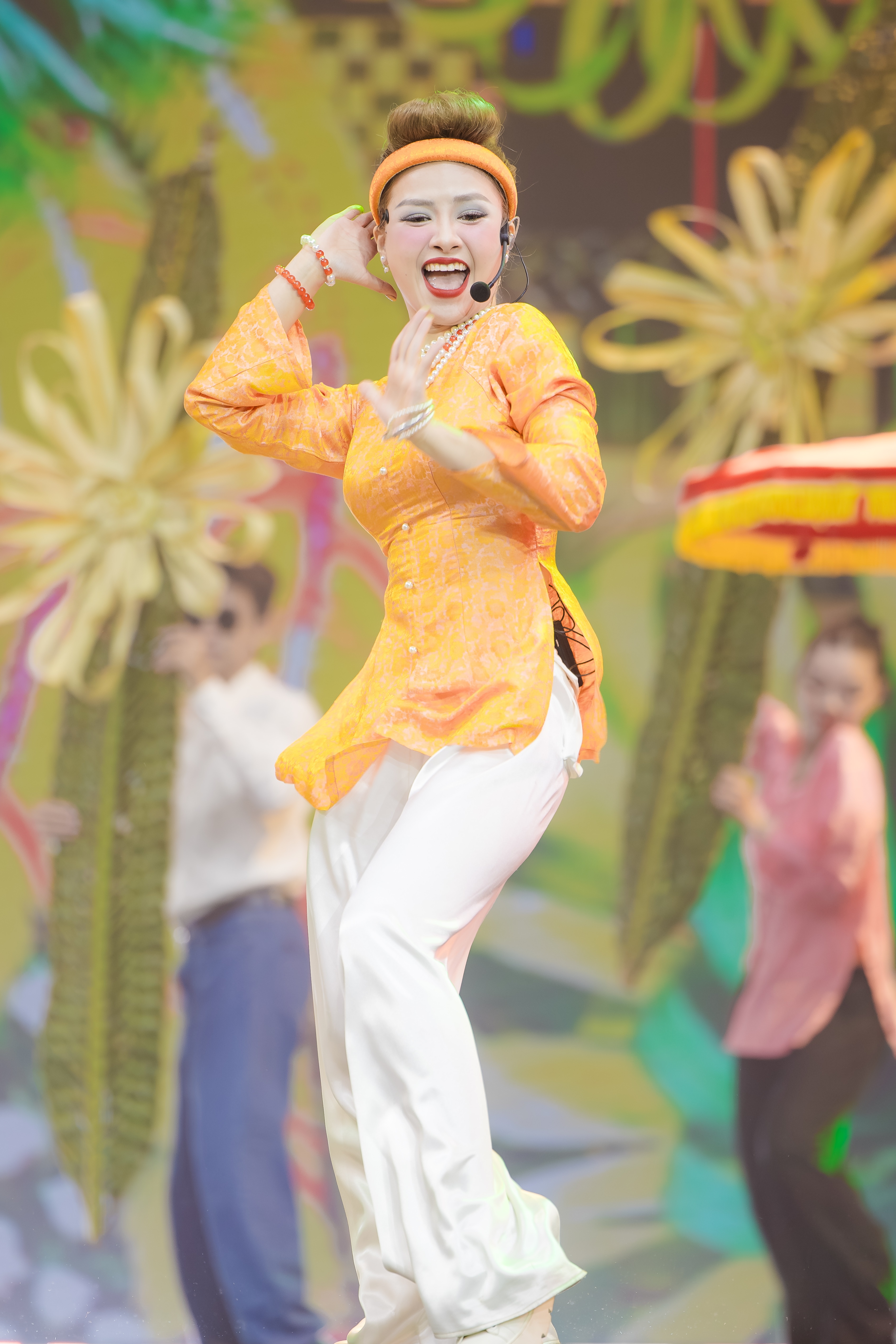 DUONG_HOANG_YEN_1_.JPG