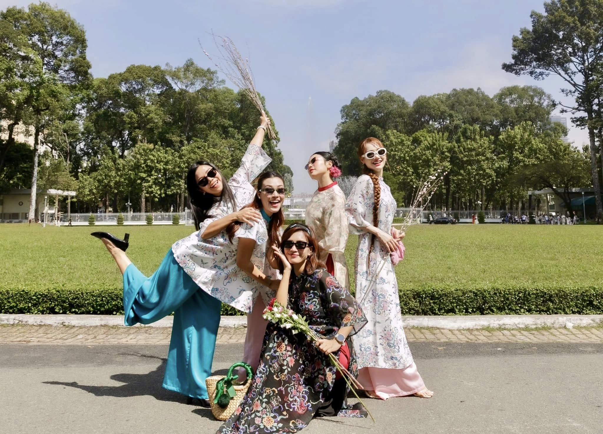7 nụ cười xuân