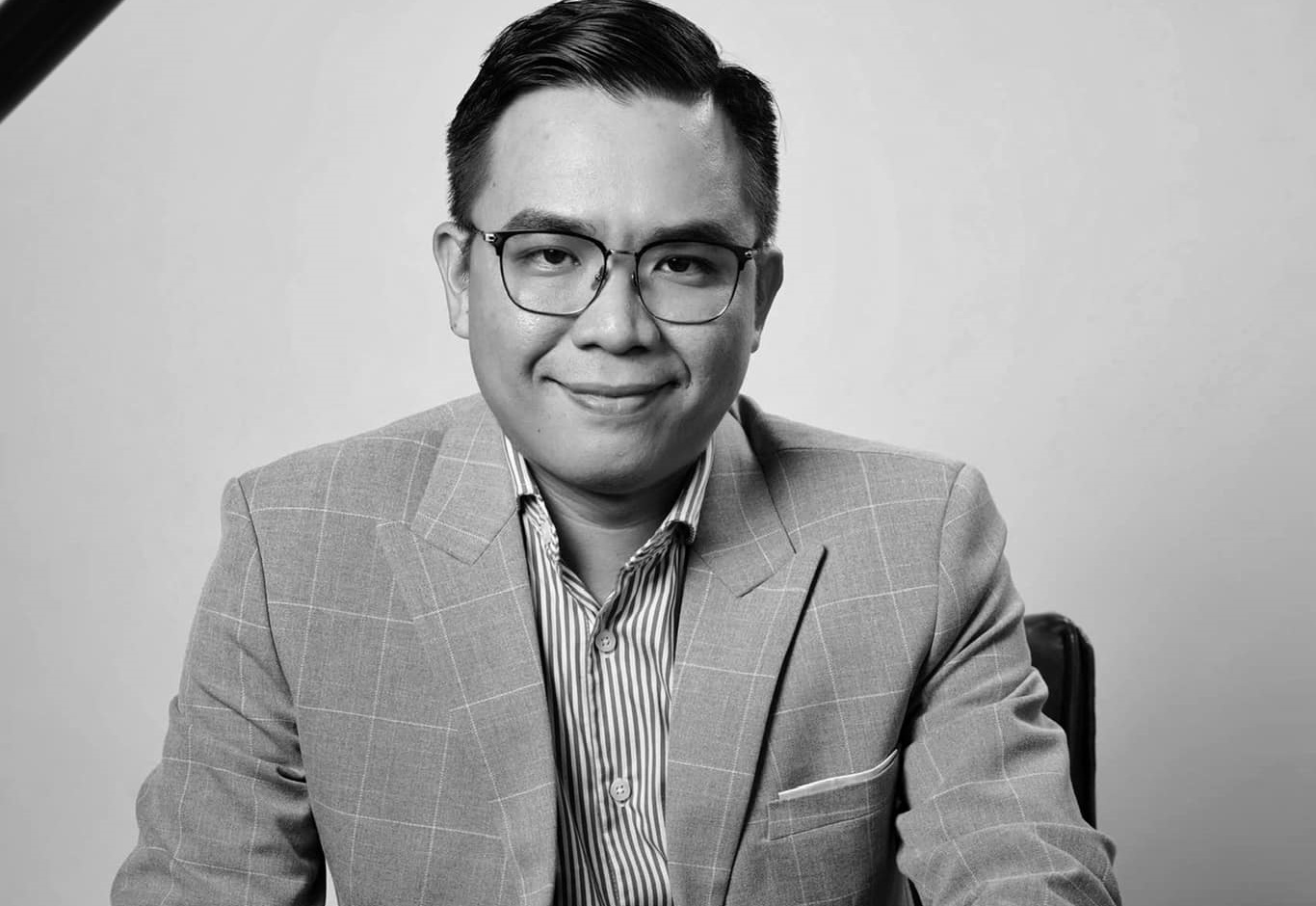 Nha san xuat Nguyen Ngoc Quyen qua doi hinh anh