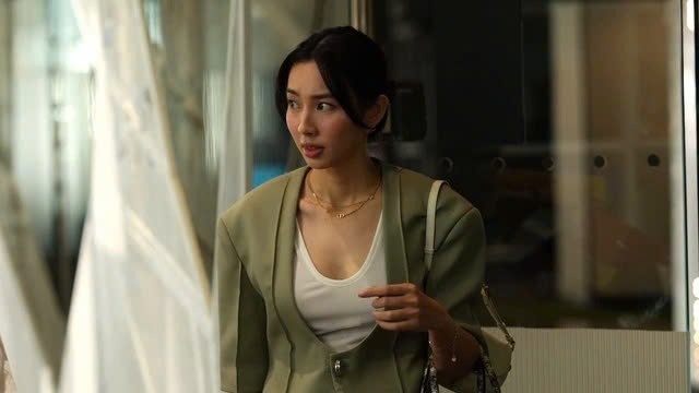 Phim co Thuy Tien dot ngot doi lich chieu hinh anh