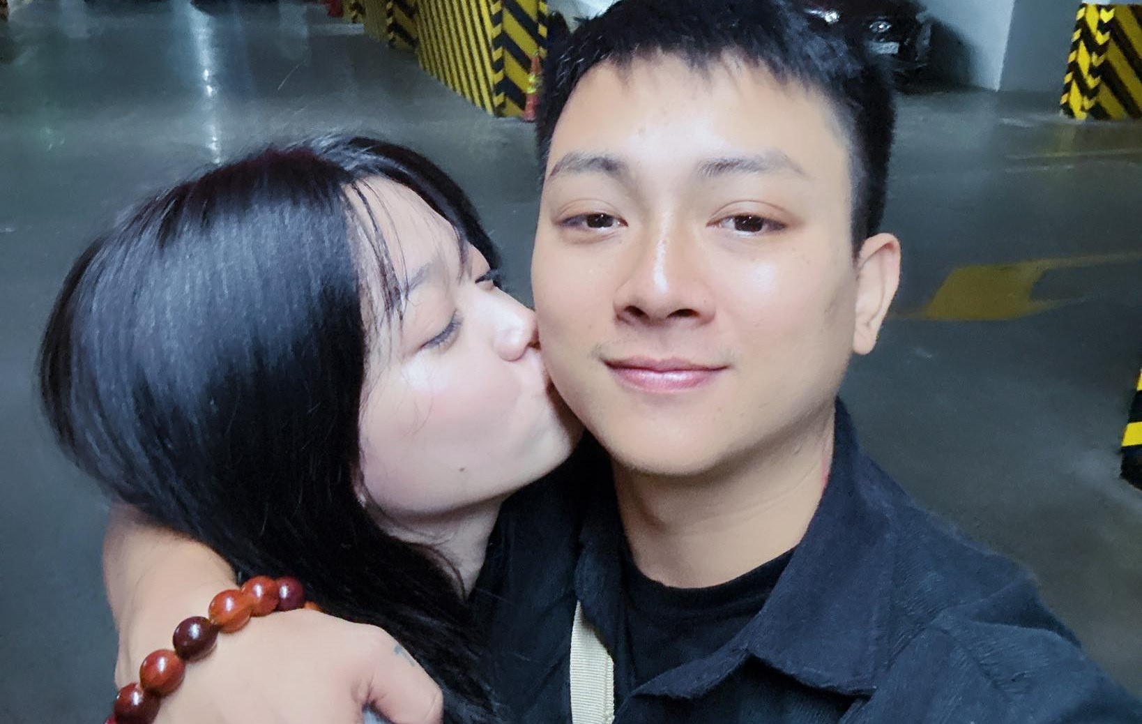 Hoai Lam than mat ben ban gai moi hinh anh