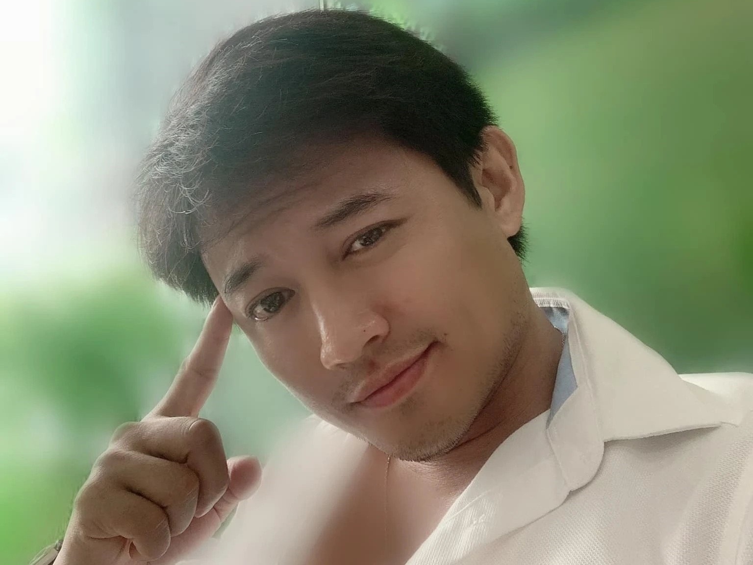 Em trai chia se hinh anh Quy Binh luc dieu tri benh hinh anh