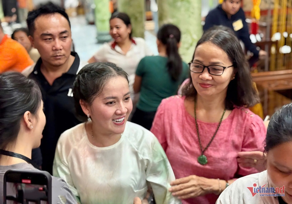 hong loan,  vu linh anh 1