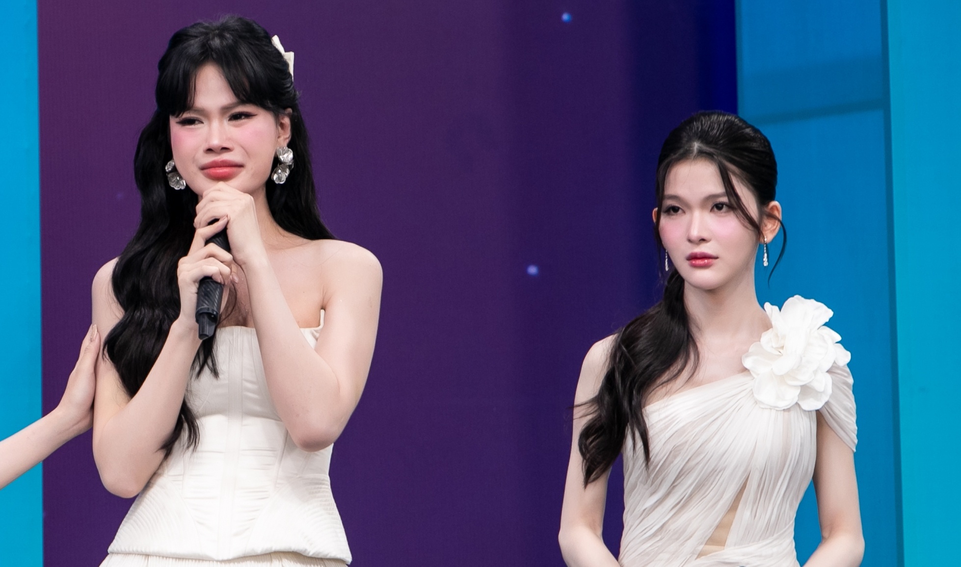 Show cua Huong Giang bi chi trich gay gat hinh anh