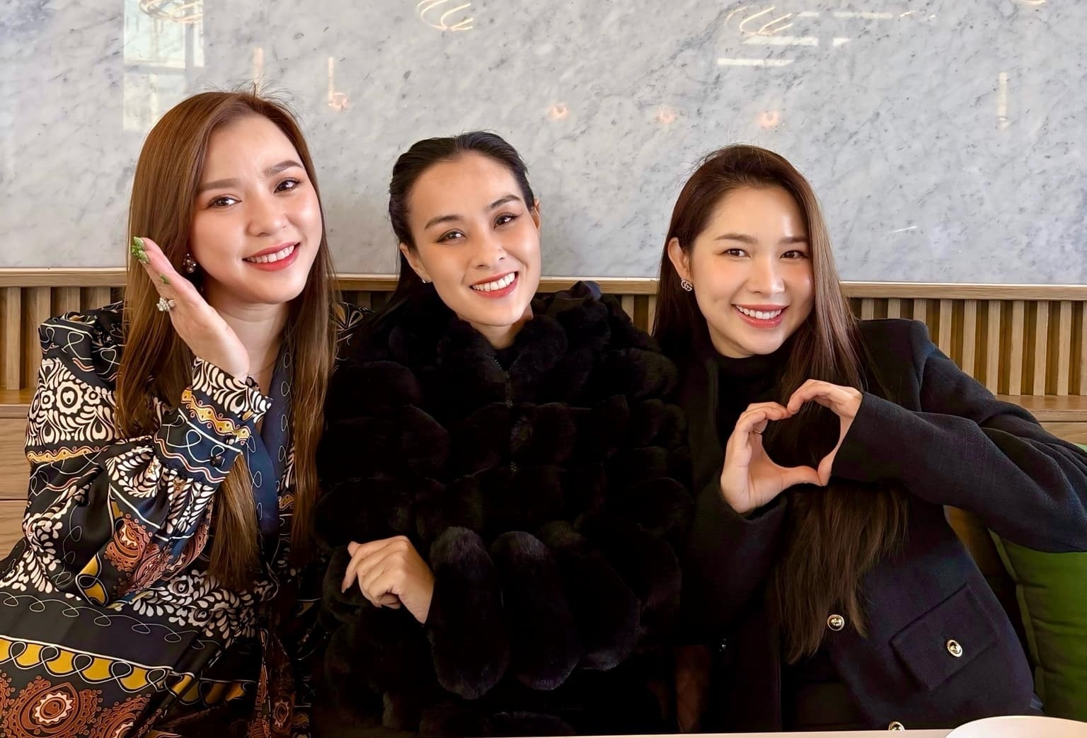 Hoang Oanh 'Mat Ngoc' hiem hoi lo dien hinh anh