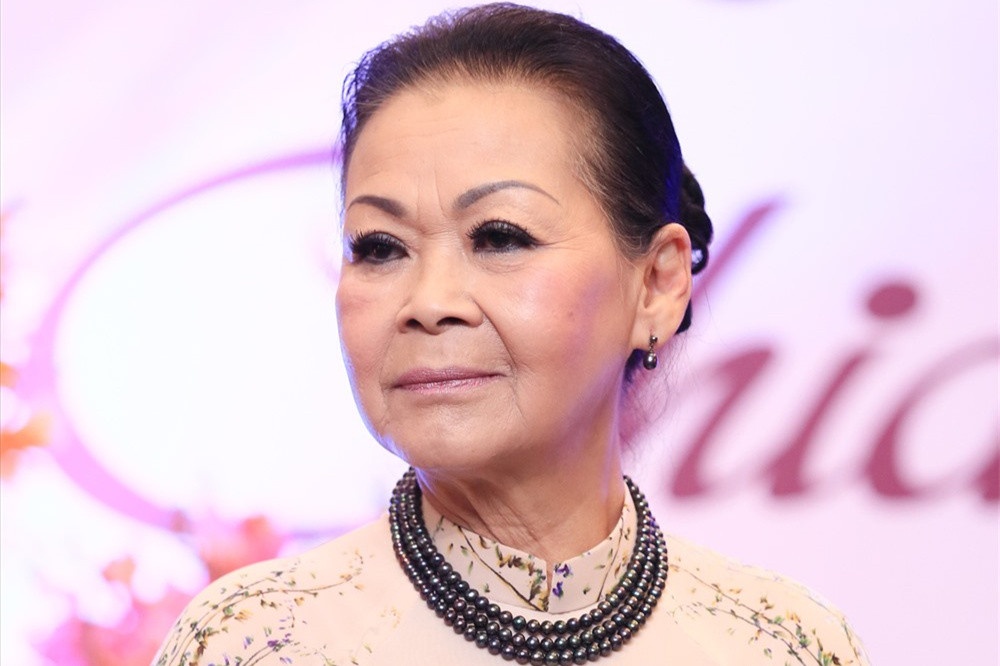 Suc khoe cua Khanh Ly sau khi bi dot quy hinh anh