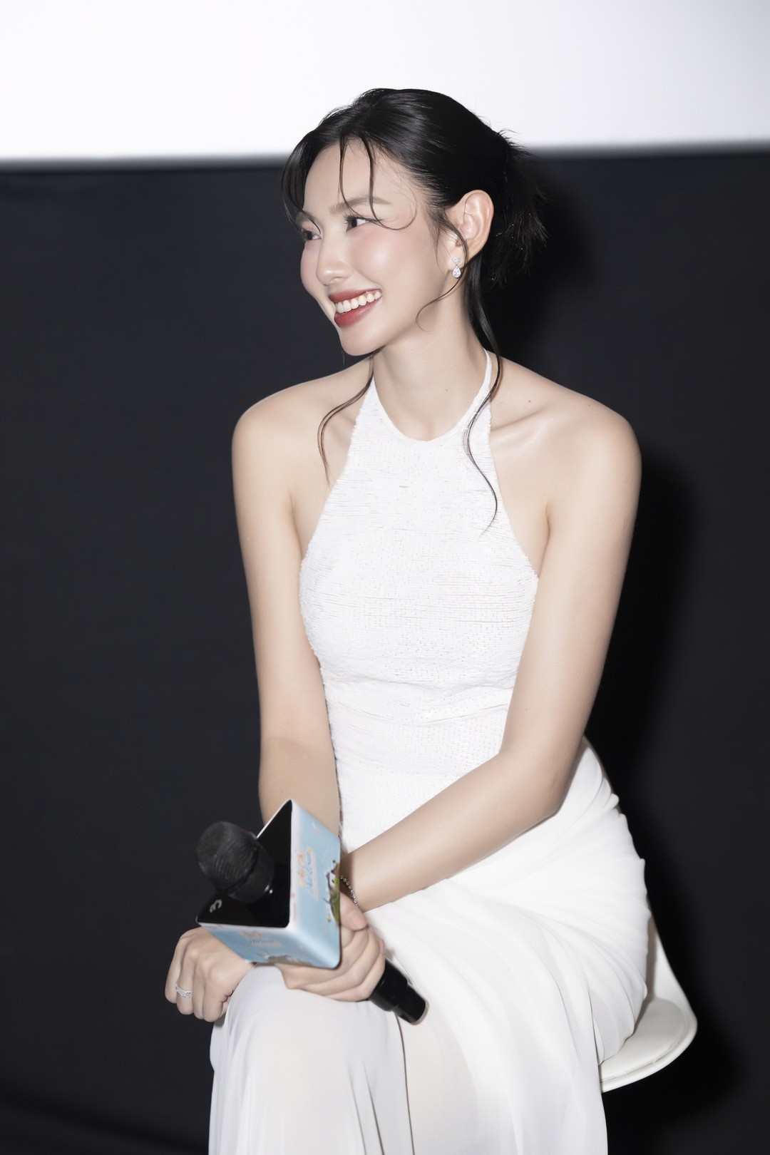 Hoa hậu Thùy Tiên
