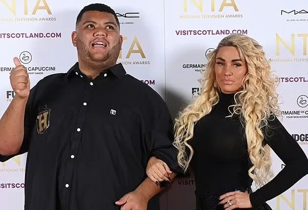 Katie Price,  con trai Katie Price anh 1