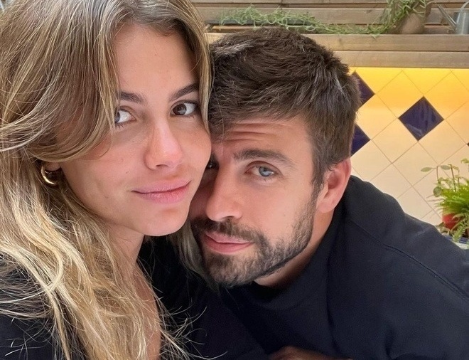 3 nam yeu on ao cua Pique va ban gai hinh anh