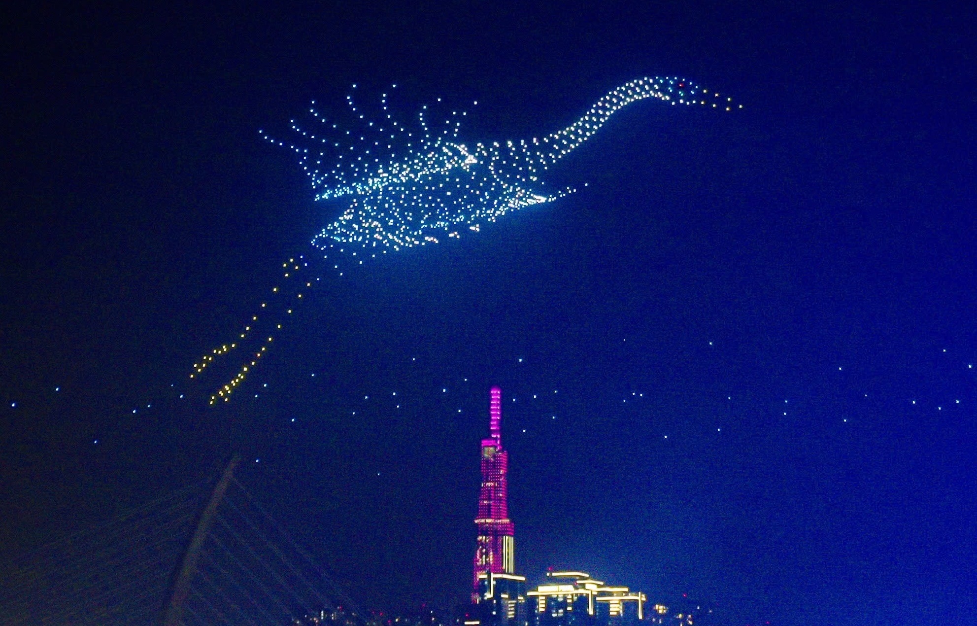 TP.HCM thay doi lich trinh dien 10.500 drone tren song Sai Gon hinh anh