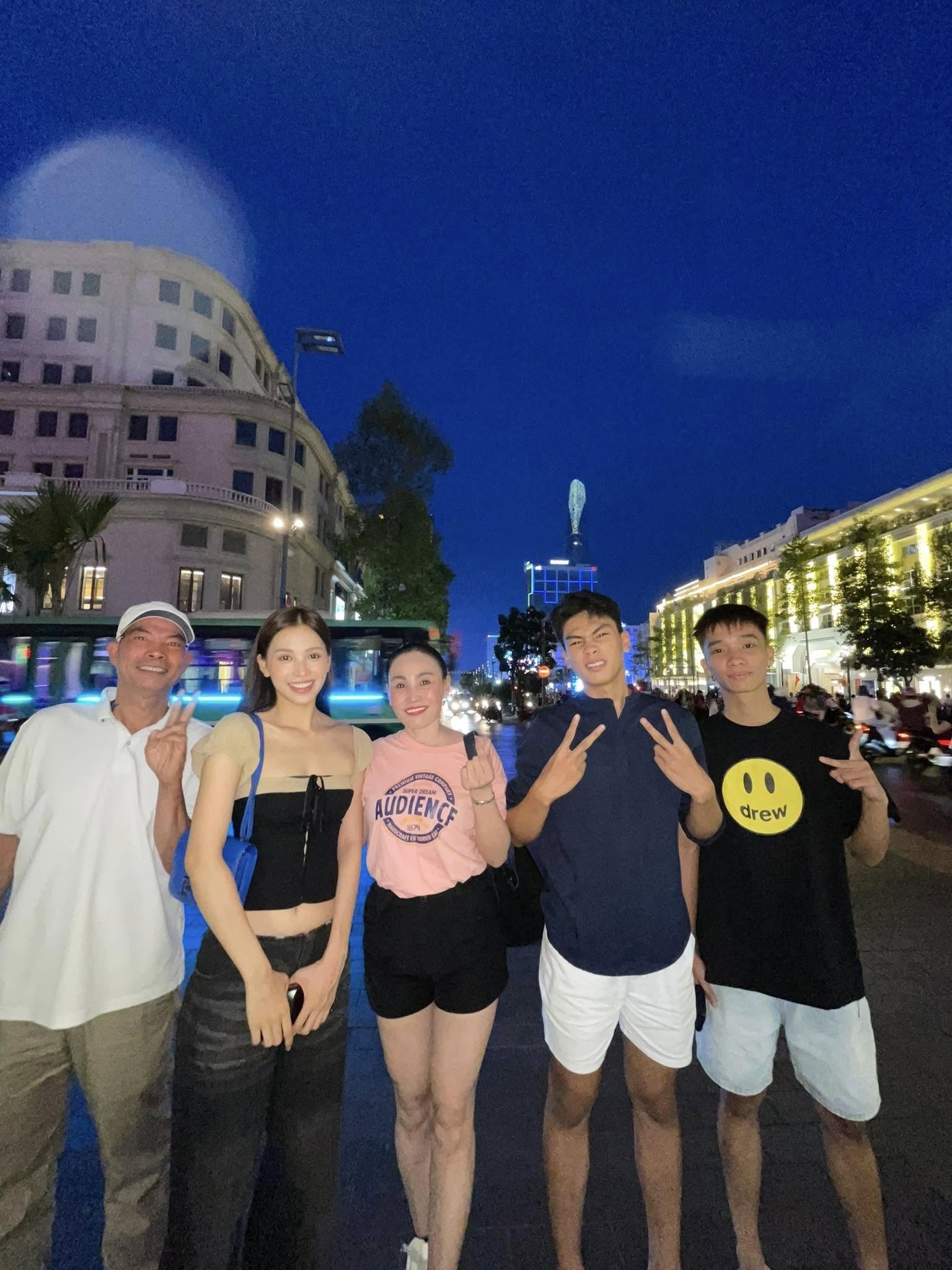 tieu vy,  hoa hau tieu vy anh 1