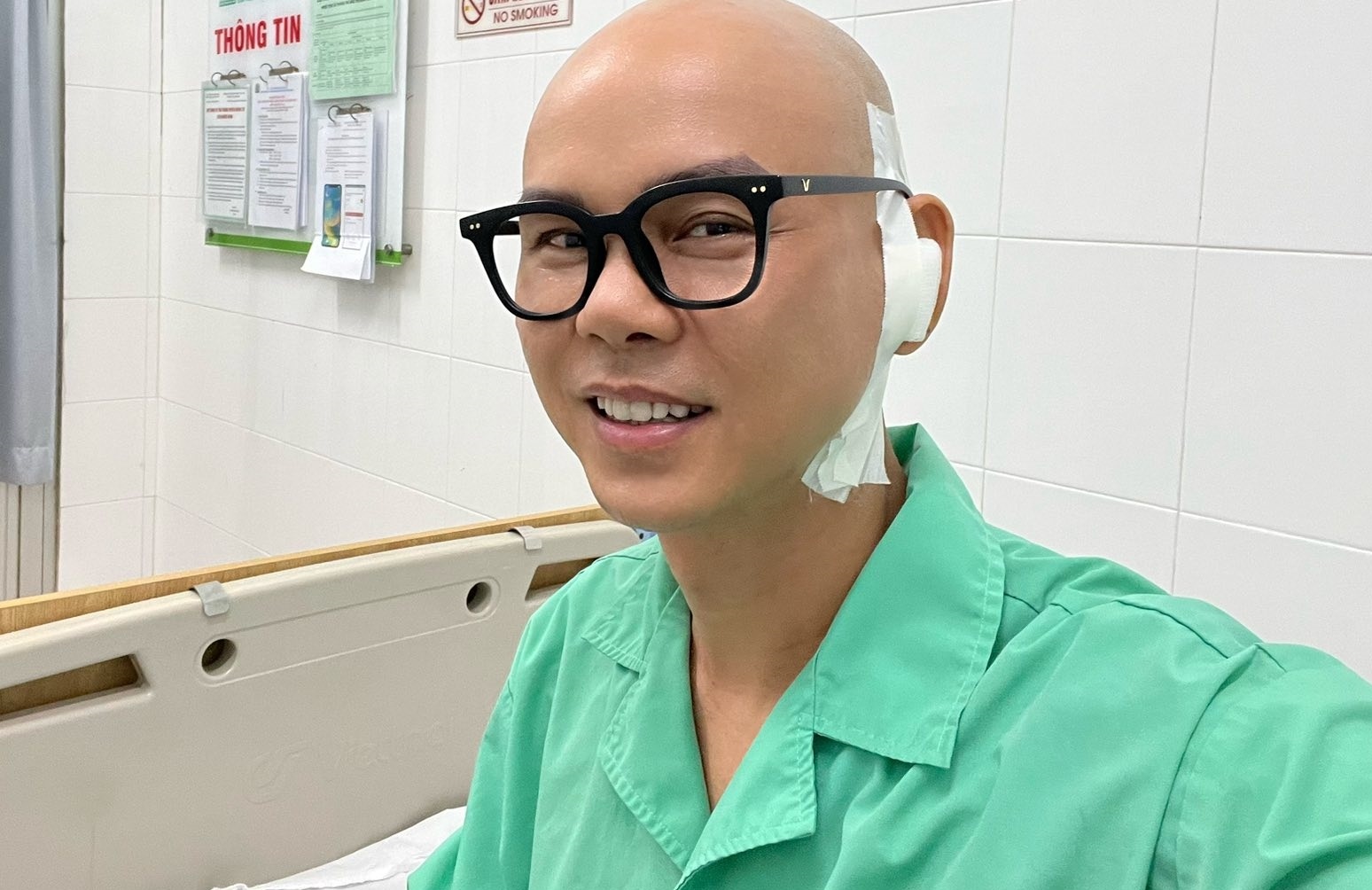 Phan Dinh Tung phai phau thuat va mang nhi hinh anh